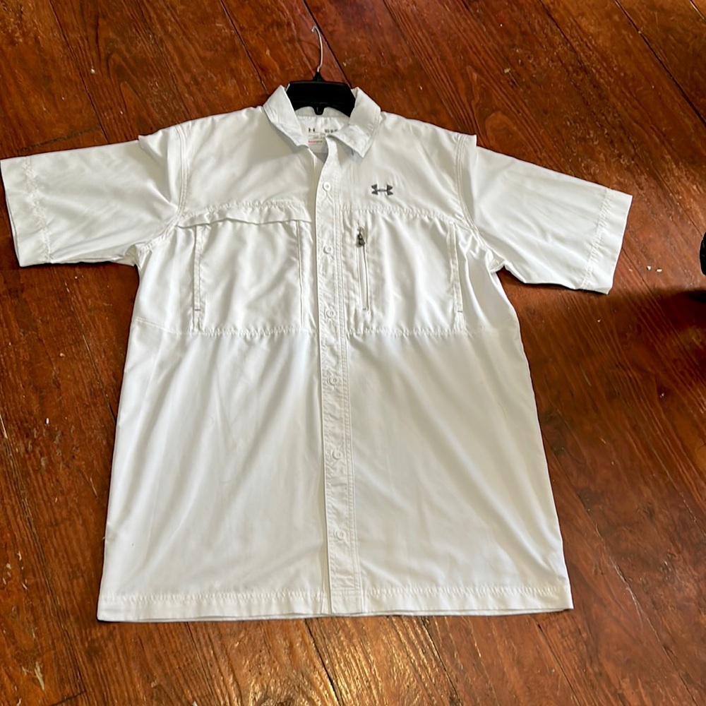 Men’s loose fit breathable Under Armour short sleeve shirt